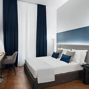 M20 Boutique 2*, Milan Italy