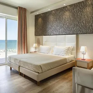 Kursaal - Fronte Mare Con Piscina 3*, Riccione Italy